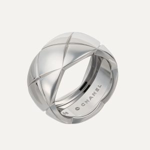 Anel Chanel Coco Crush em ouro branco com design geométrico icónico
