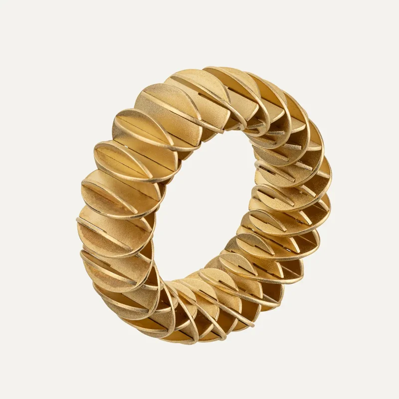 Niessing ring in yellow gold with a matte finish and sculptural design.